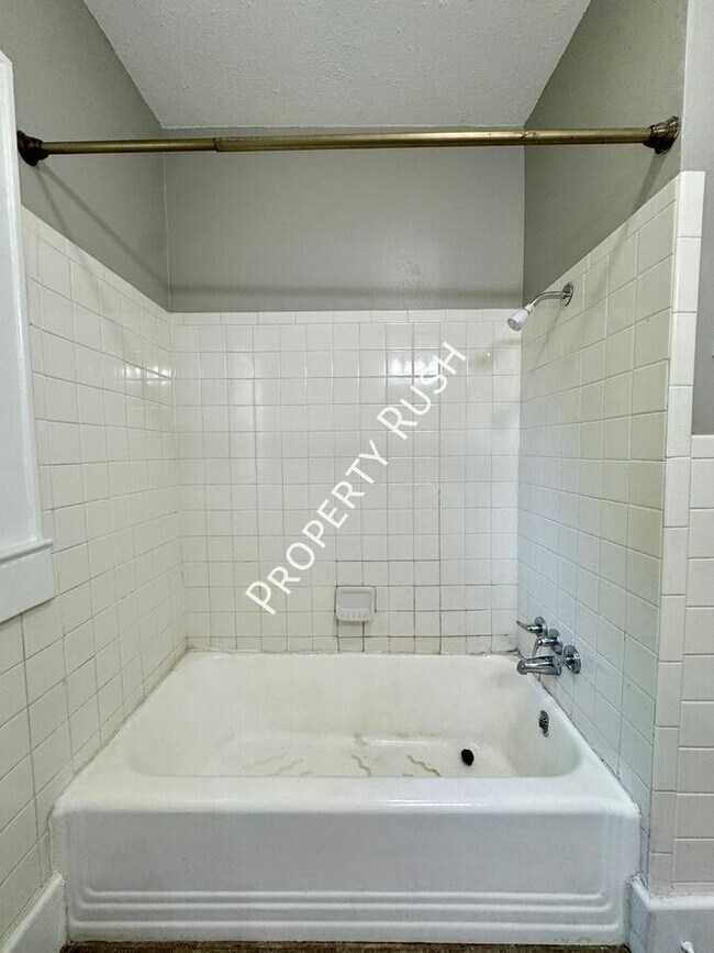 Building Photo - 4502 S Choctaw Dr