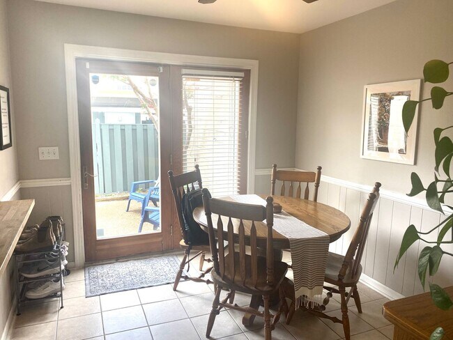 Building Photo - 2 Bed, 1.5 Bathroom Townhome with 2 Vehicle Carport