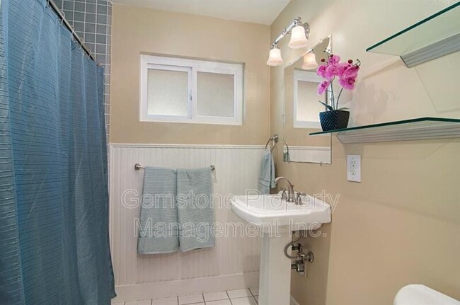 Building Photo - 5385 Brockbank Pl