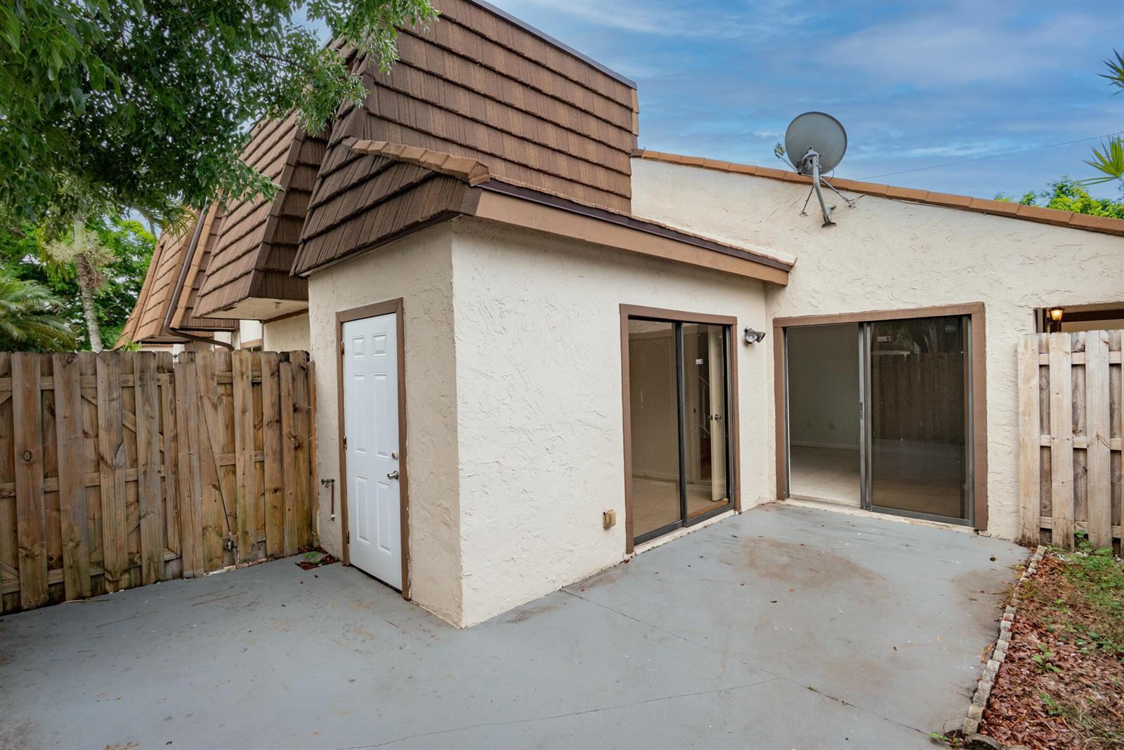 Building Photo - 4135 Palm Bay Cir