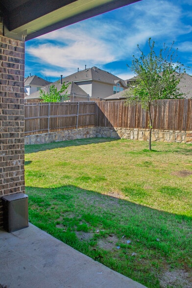 Building Photo - 1421 Baynes Dr