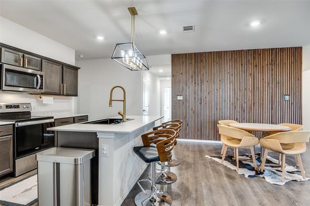 Building Photo - 11220 W Pond Dr