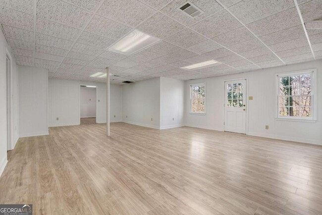 Building Photo - 275 Sageglen Rd