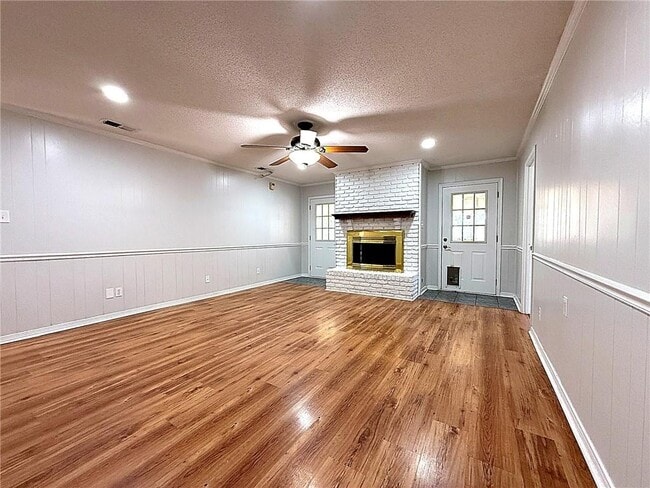 Building Photo - 955 Louise Ave