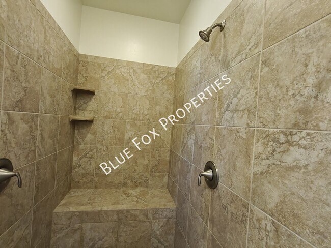 Building Photo - 12812 N Camino Vieja Rancheria