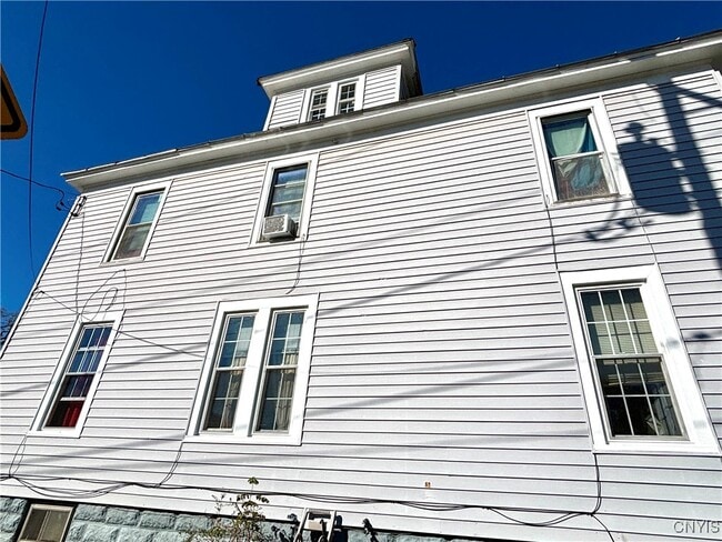 Building Photo - 204 E Bloomfield St