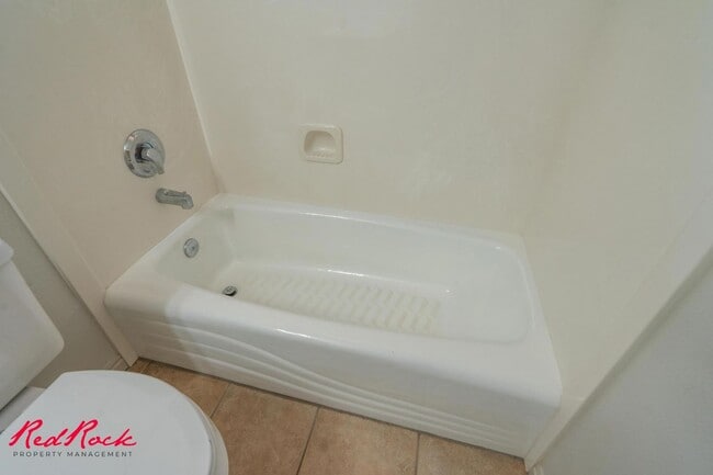 Building Photo - Partially Furnished 3 Bedroom Home with Co...
