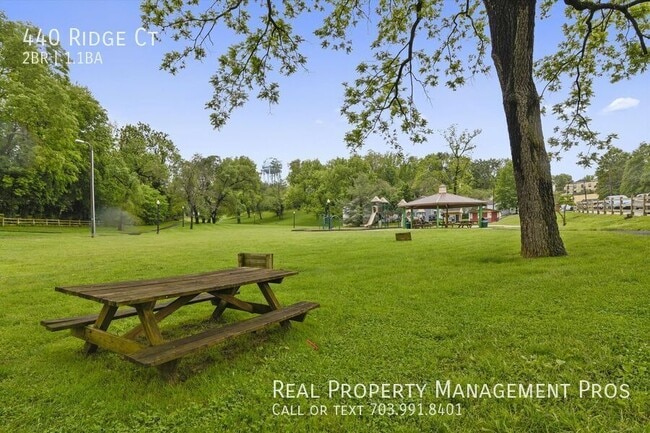 Building Photo - 440 Ridge Ct