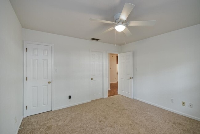 Building Photo - 2039 Hanover Ct