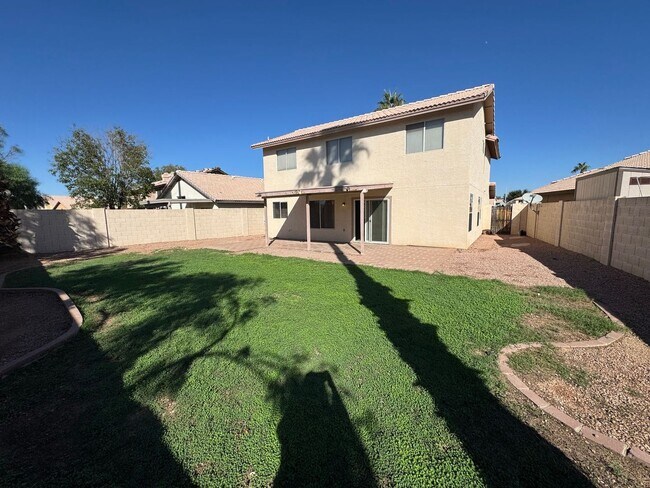 Building Photo - Chandler Home 3 bed - 2 1/2 bath with Loft...