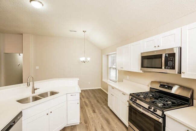 Building Photo - 5200 Rockwood Dr