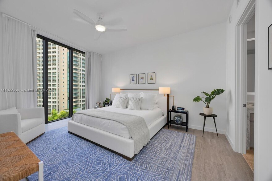 Building Photo - 2831 S Bayshore Dr