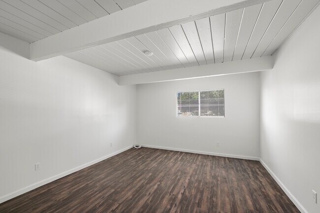 Building Photo - 5415 Lenox Dr