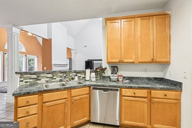 Building Photo - 255 Squire Ln