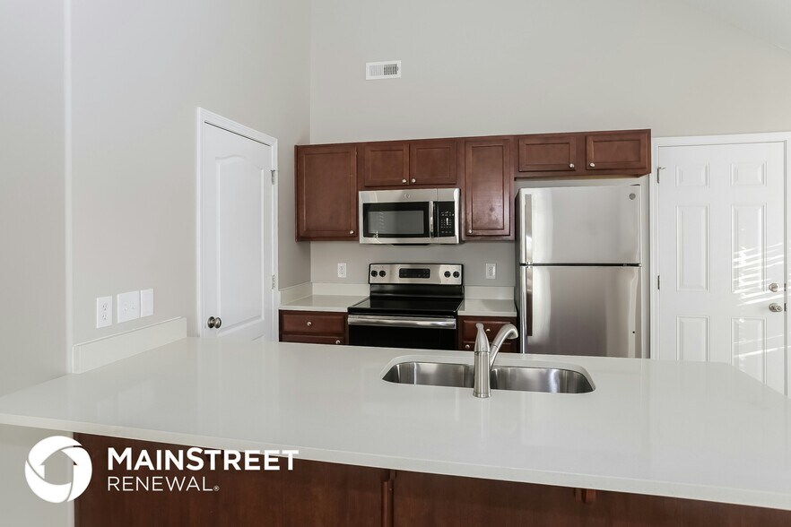 Building Photo - 7015 Bullock Dr