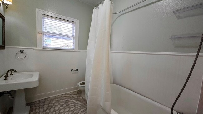 Building Photo - 2039 W Main St