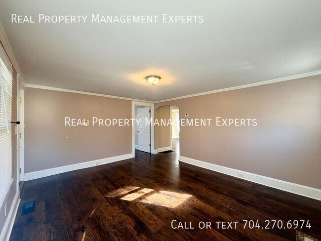 Building Photo - 4 Hickory St SW