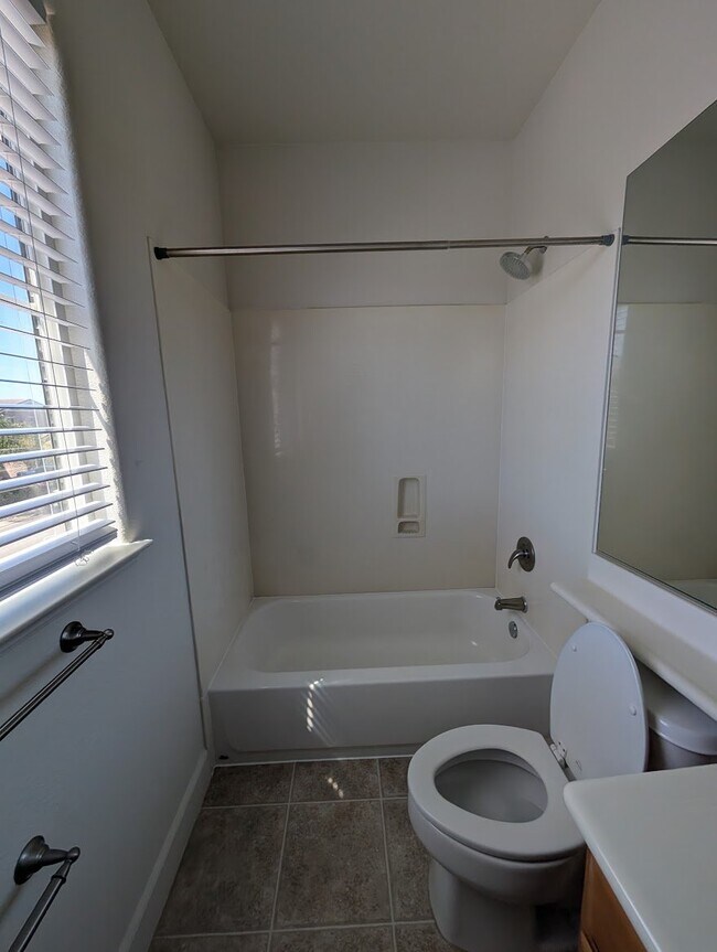 Building Photo - 208 Yellow Rose Cir