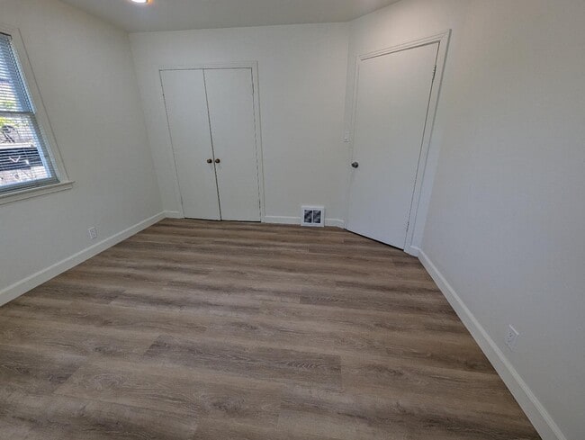 Building Photo - 485 S Fair Oaks Ave