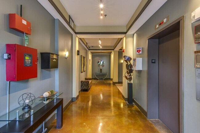 Building Photo - Rare rental opportunity at Bristol West End!