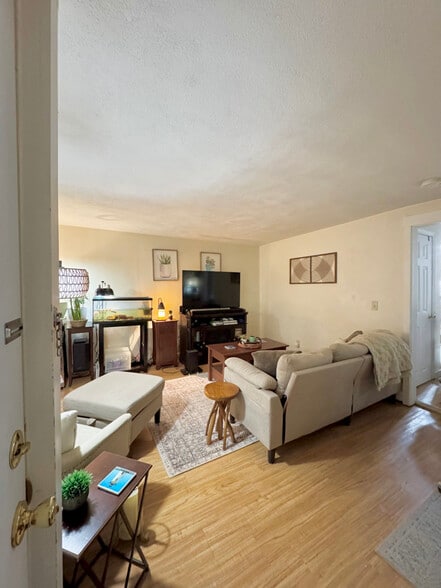 Building Photo - 503 Wood St