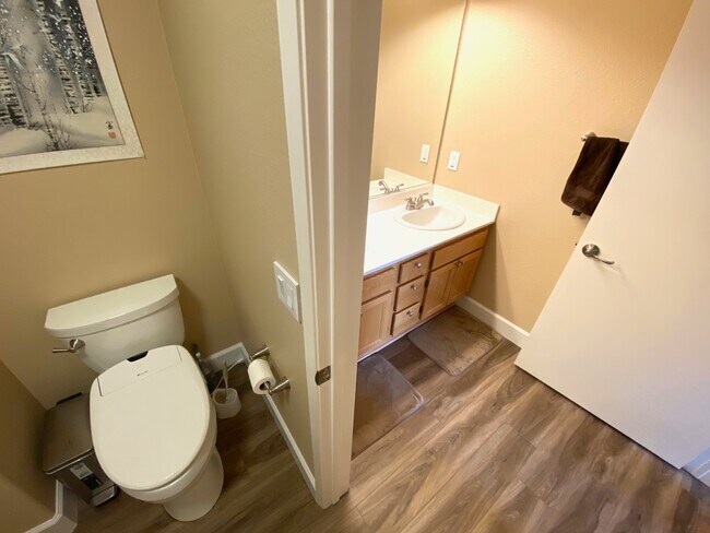 Building Photo - 1875 Baudouin Pl