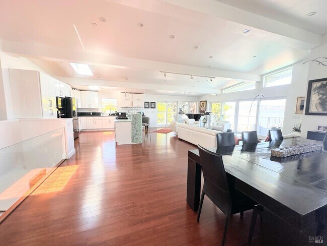 Building Photo - 5148 Paradise Dr