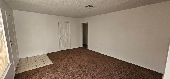 Building Photo - 3 Bedroom Single Story Townhome