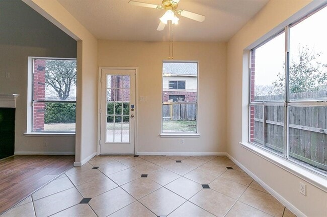 Building Photo - 8315 Mission Estates Dr