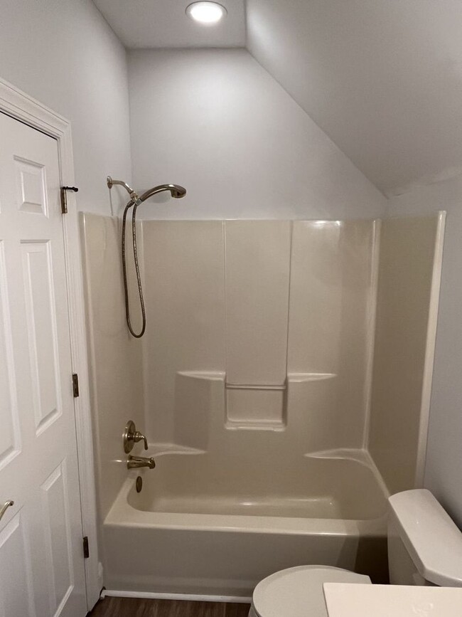 Building Photo - Refreshed 4 Bed home in Ballantyne