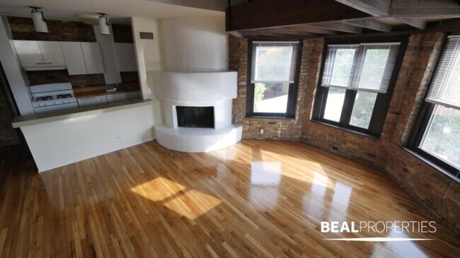 Building Photo - 1 bedroom in CHICAGO IL 60657