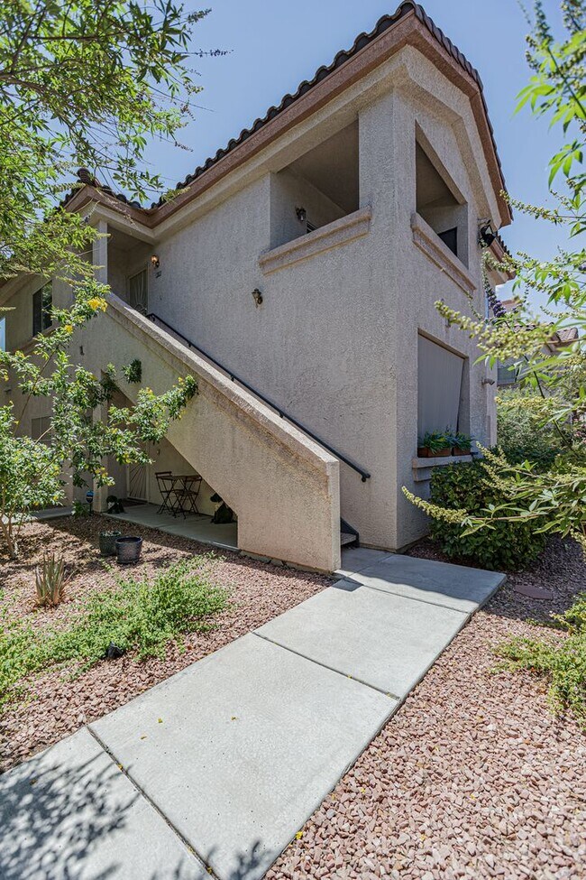 Primary Photo - Upstairs condo in gated community