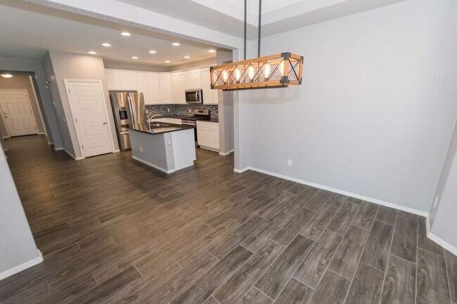 Building Photo - Beautiful 2-Story Home, 5 Bedroom, 3 Full ...