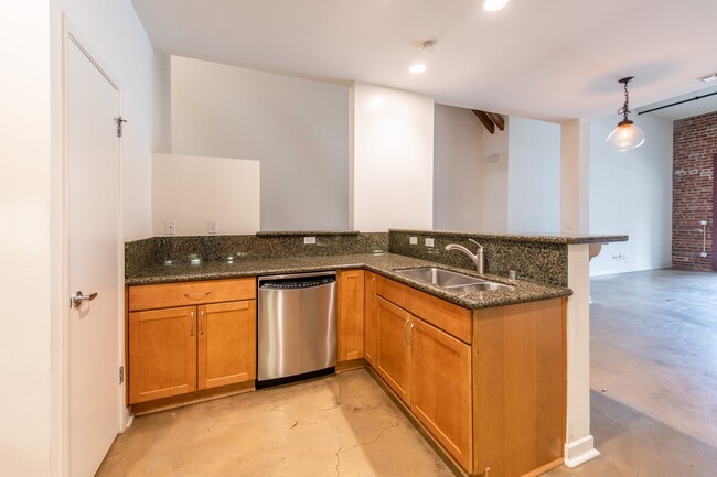 Building Photo - Luxury Loft Style Home in Japantown! Come ...