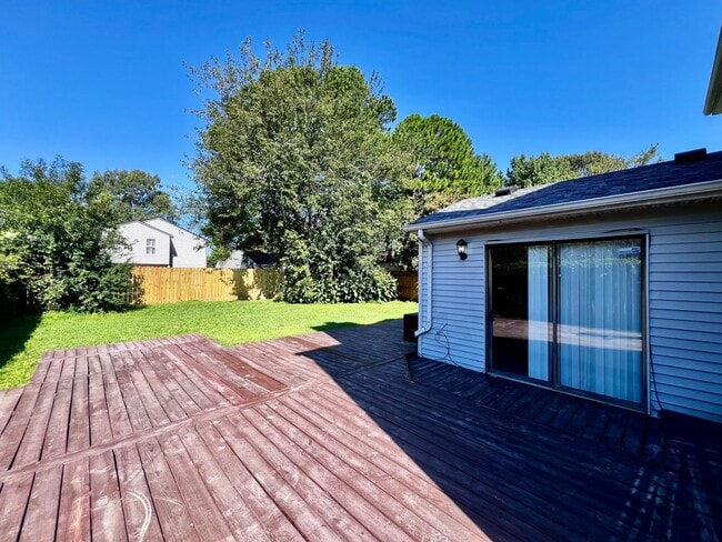 Building Photo - Must-See 3-Bedroom Home in Rosemont Forest!