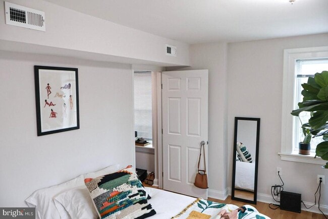 Building Photo - 1734 Bolton St