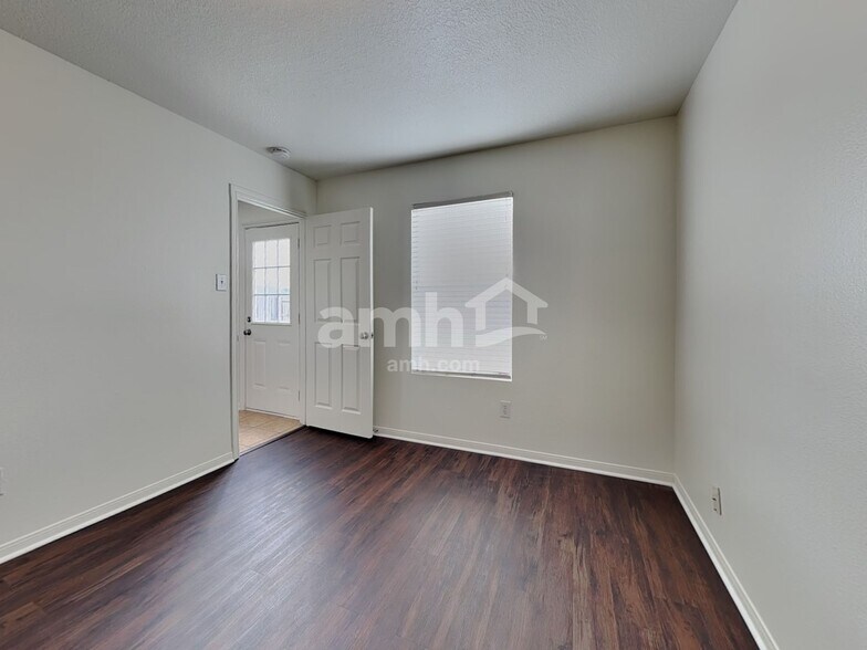 Building Photo - 19515 Providence Shore Way