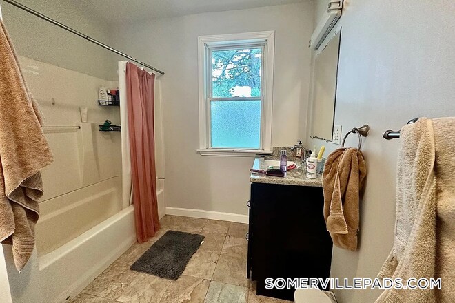 Building Photo - 16 Curtis Ave