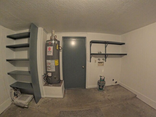 Building Photo - 2717 Fairway Dr