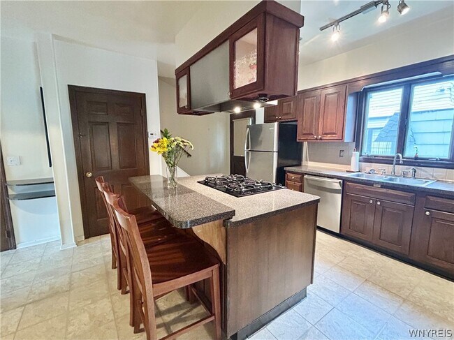 Building Photo - 40 Oakland Pl