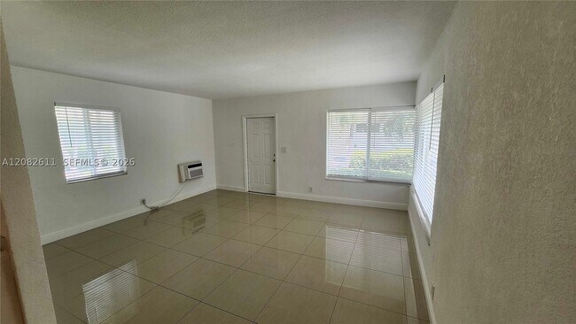 Building Photo - 9770 E Bay Harbor Dr