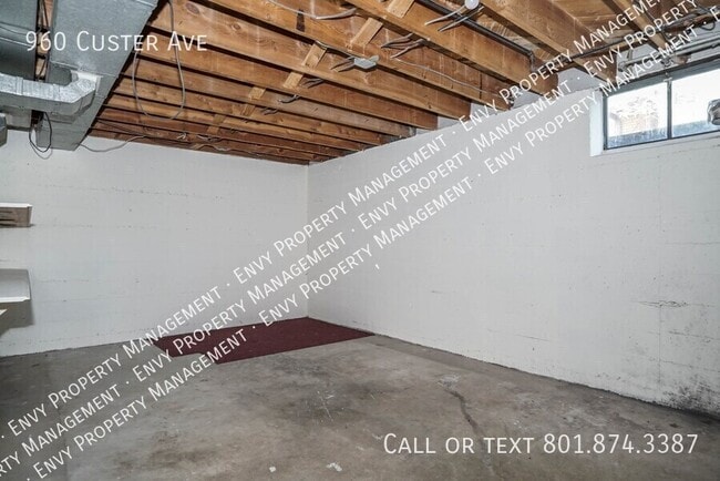 Building Photo - 960 Custer Ave