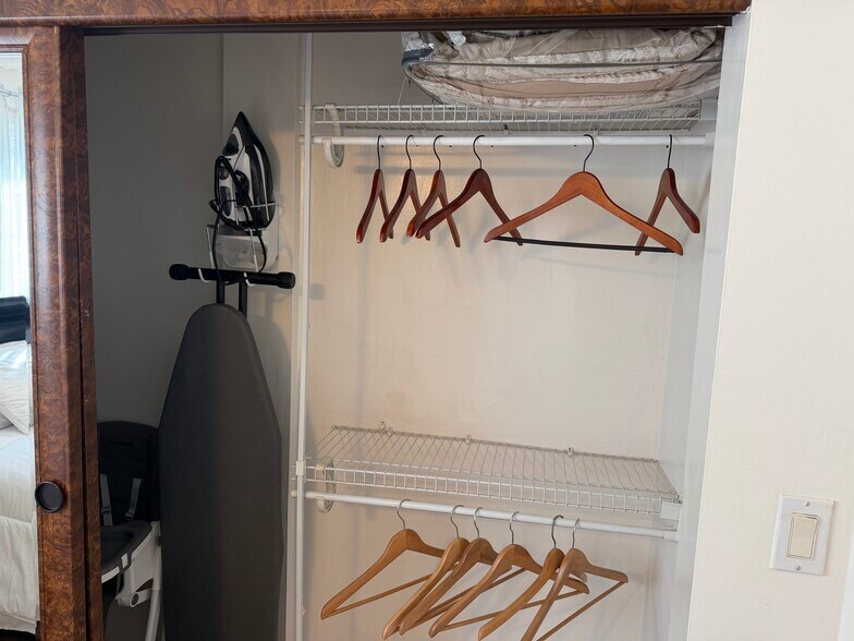 CLOSET - 3926 W 59th St