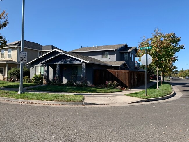 Primary Photo - 2753 Ceanothus Ave
