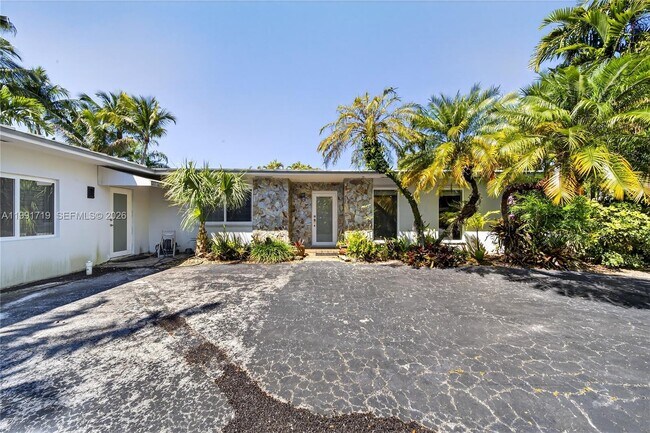 Building Photo - 10142 SW 79th Ave