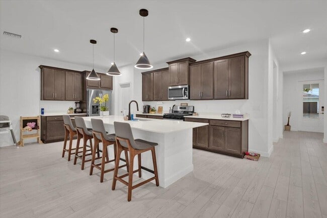 Building Photo - 14391 SW Skye Dr