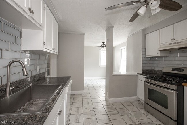 Building Photo - 3635 W 46th St