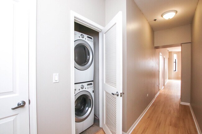 Building Photo - 1464 S Michigan Ave