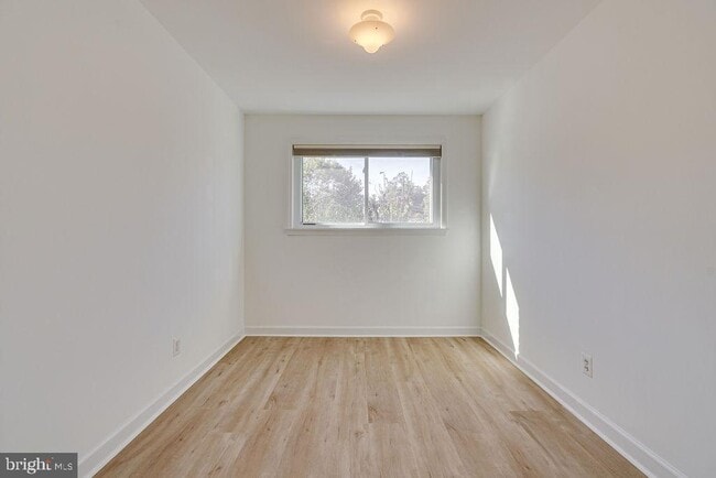 Building Photo - 869 Patrick Henry Dr