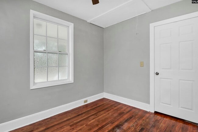 Building Photo - 706 Westside Dr